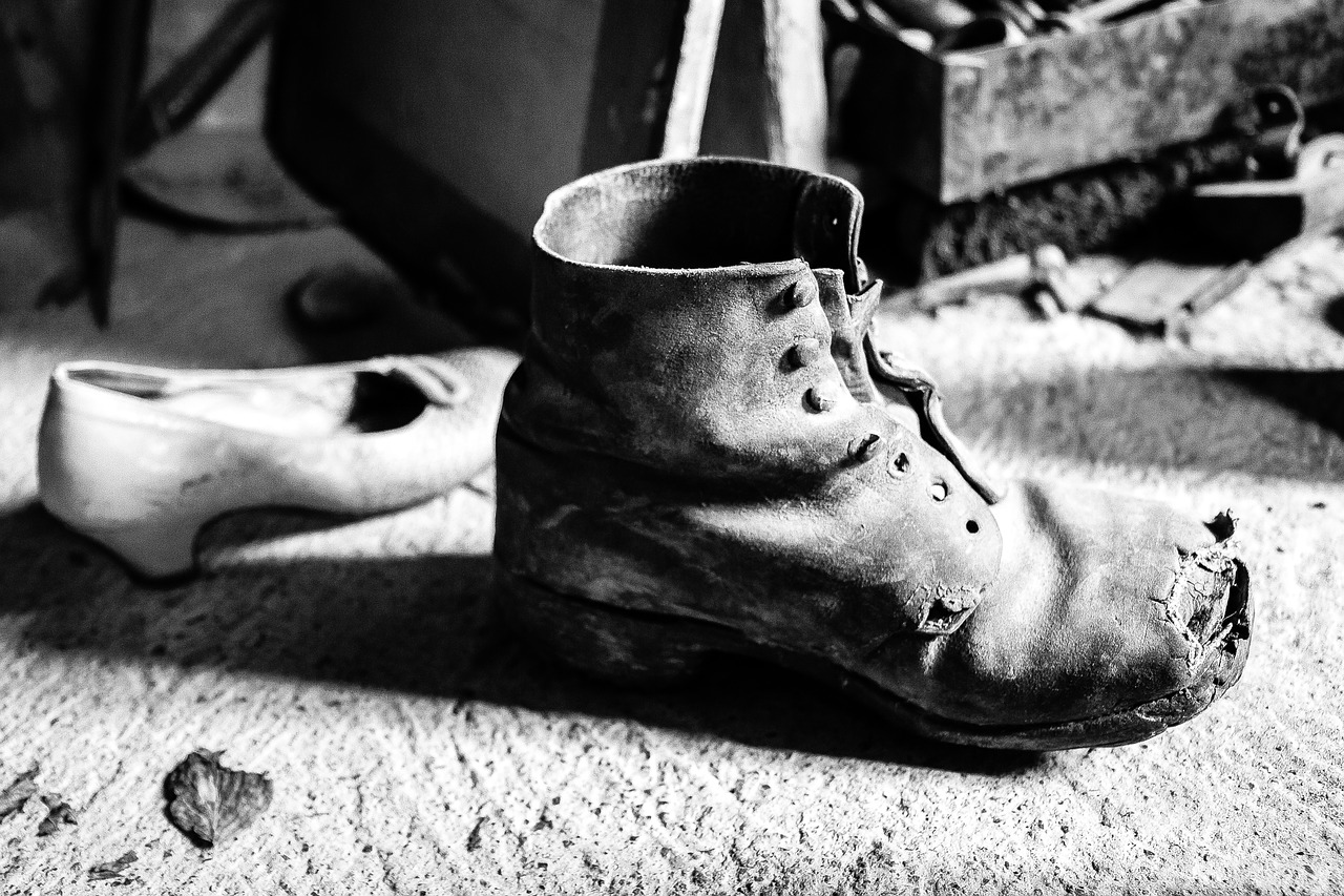 Old shoes,old,shoes,black and white,leather - free image from needpix.com