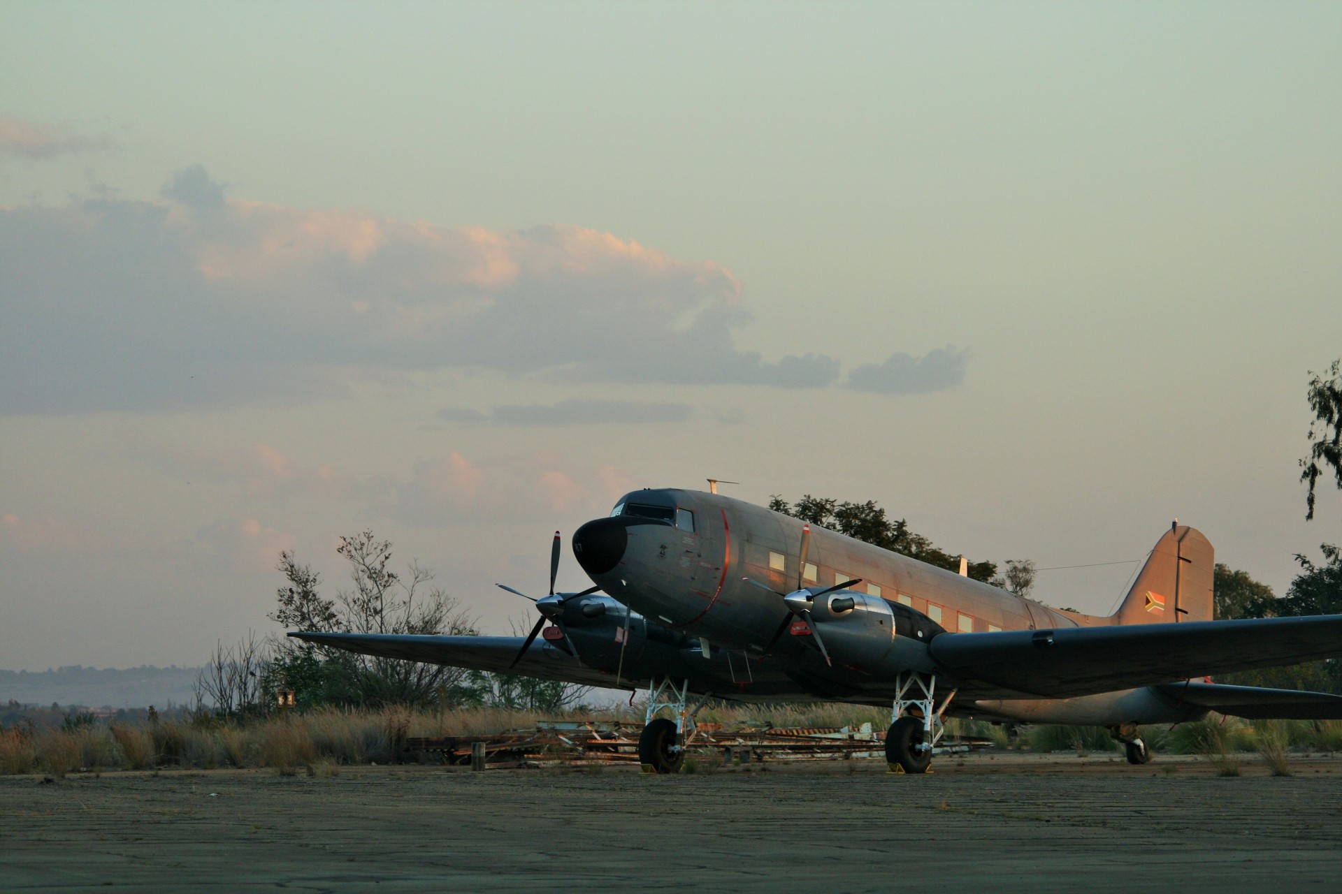 aircraft turbo-prop dakota free photo