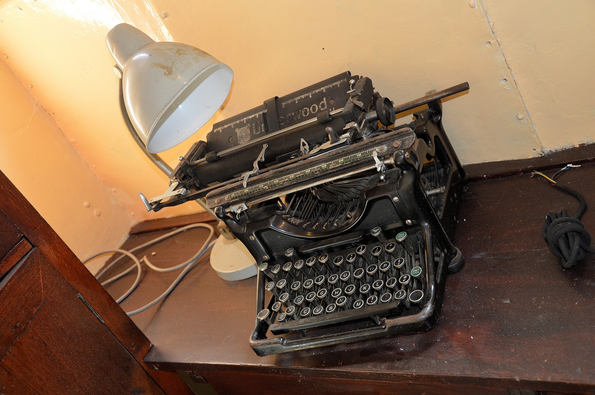 antique typewriter communication free photo