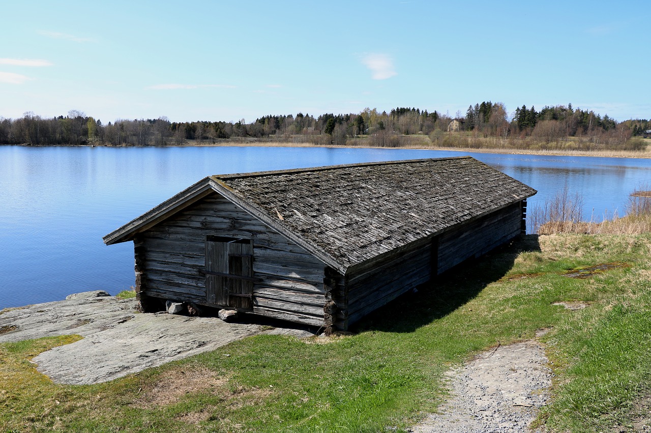 old vevevaja  the church boat shed  lake free photo