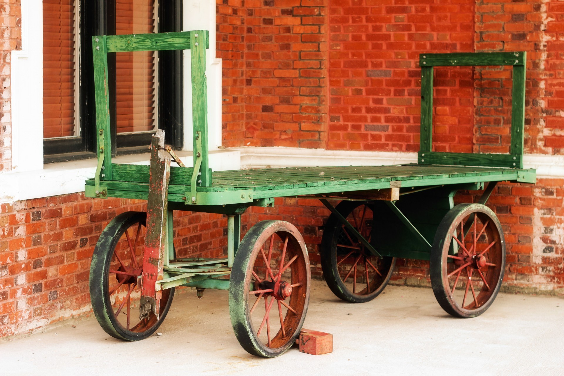 wagon wheels brick free photo