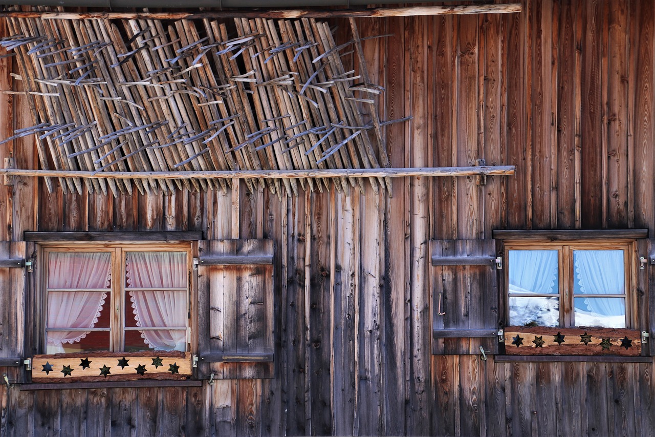 old windows  hut  wooden cottage free photo