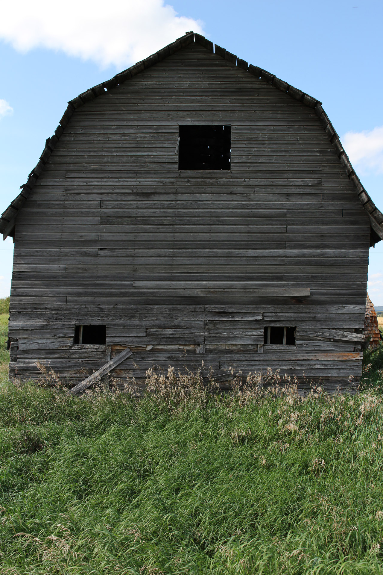 old wooden barn free photo