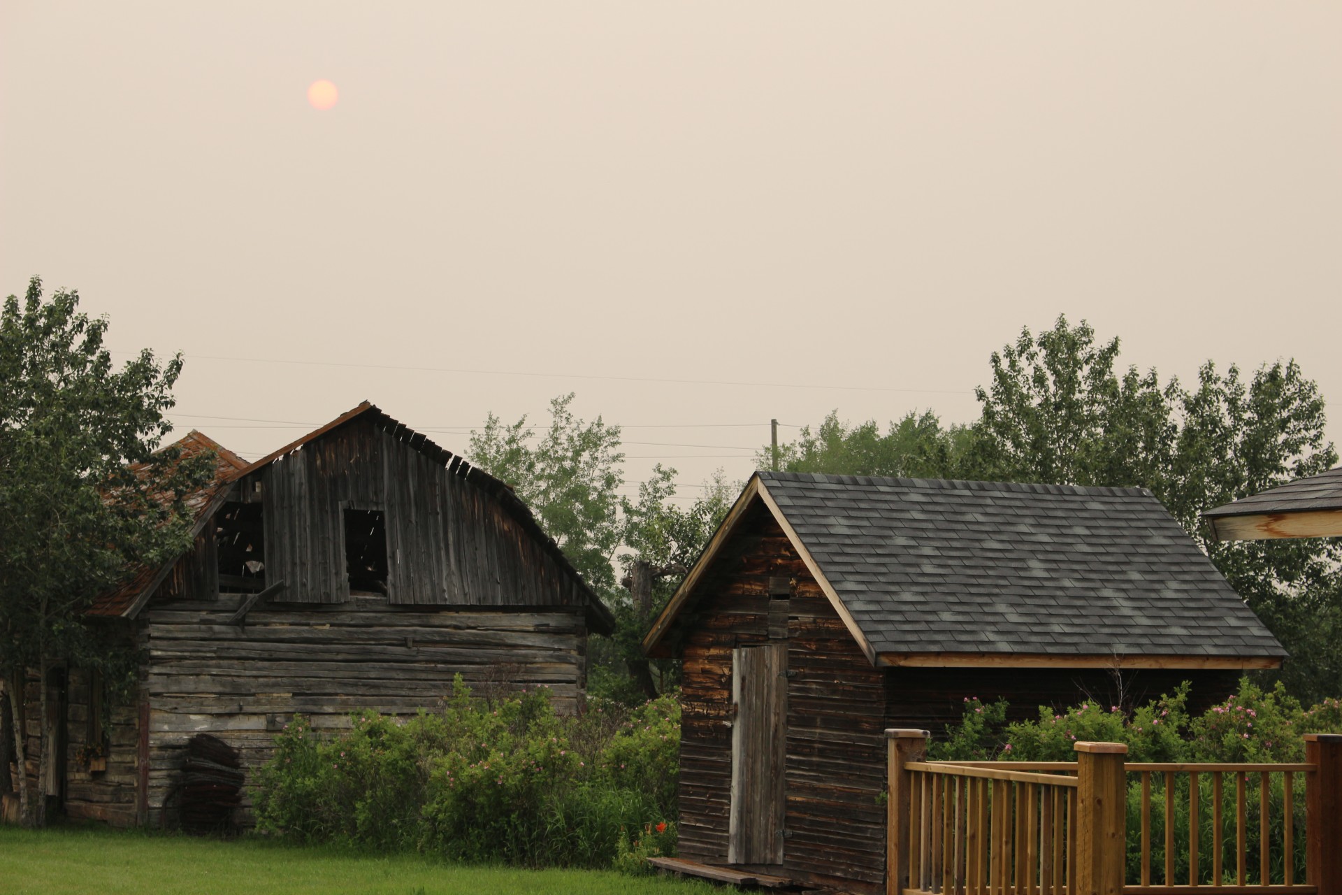 old wooden barn free photo