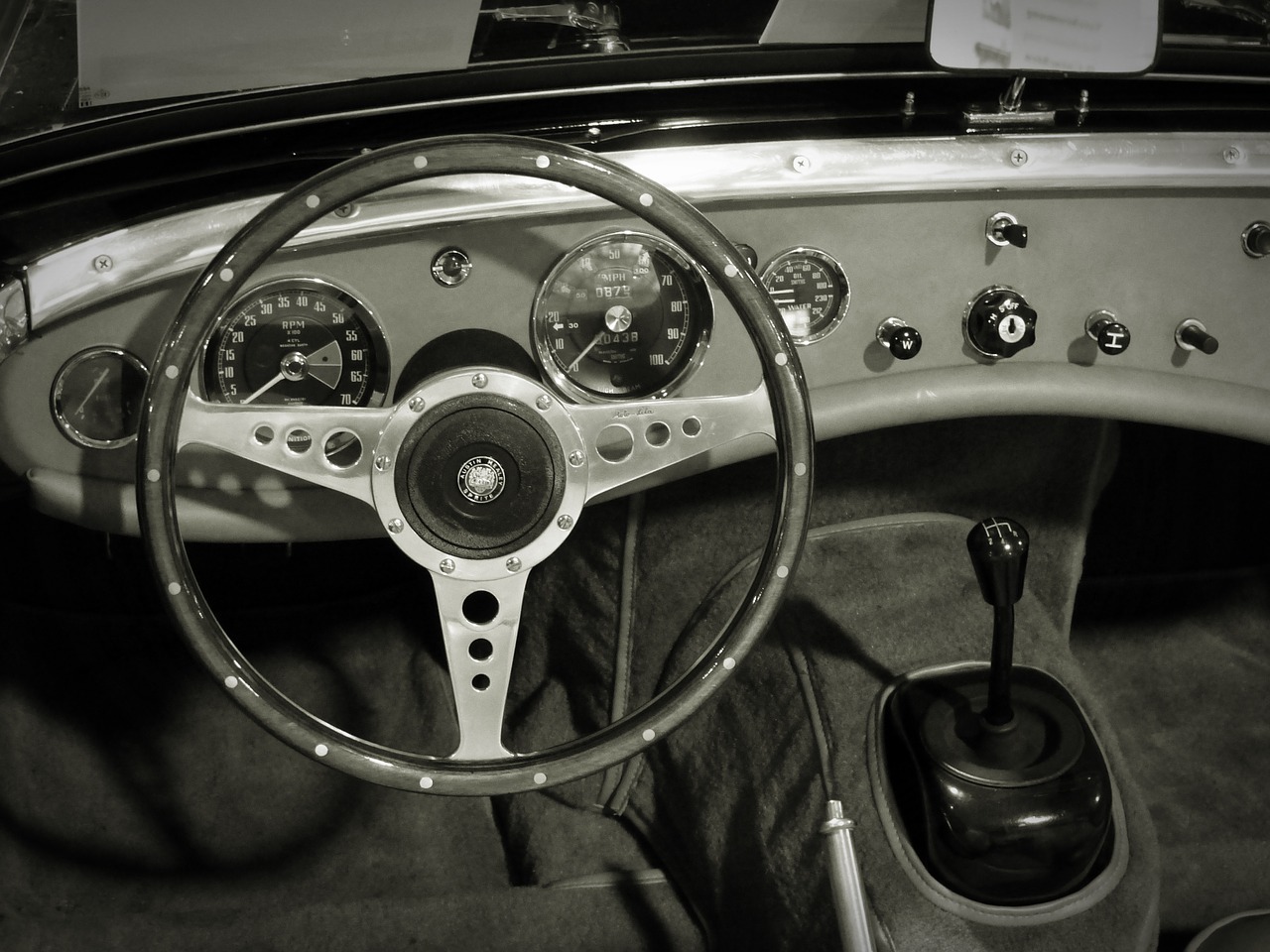 oldtimer cockpit dashboards free photo