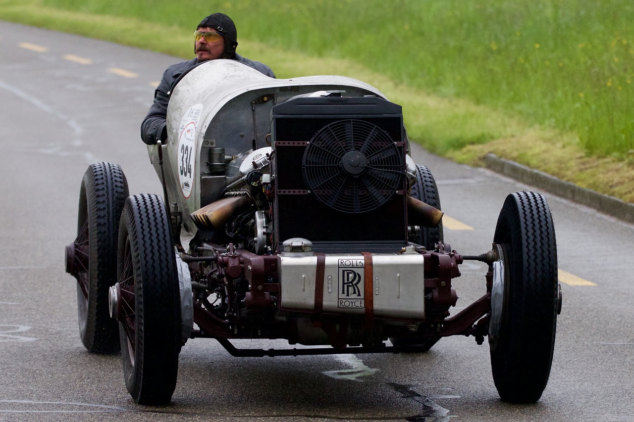 Oldtimer,racing car,rollce royce,wet,free pictures - free image from