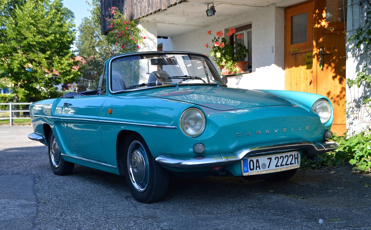 oldtimer renault caravelle free photo