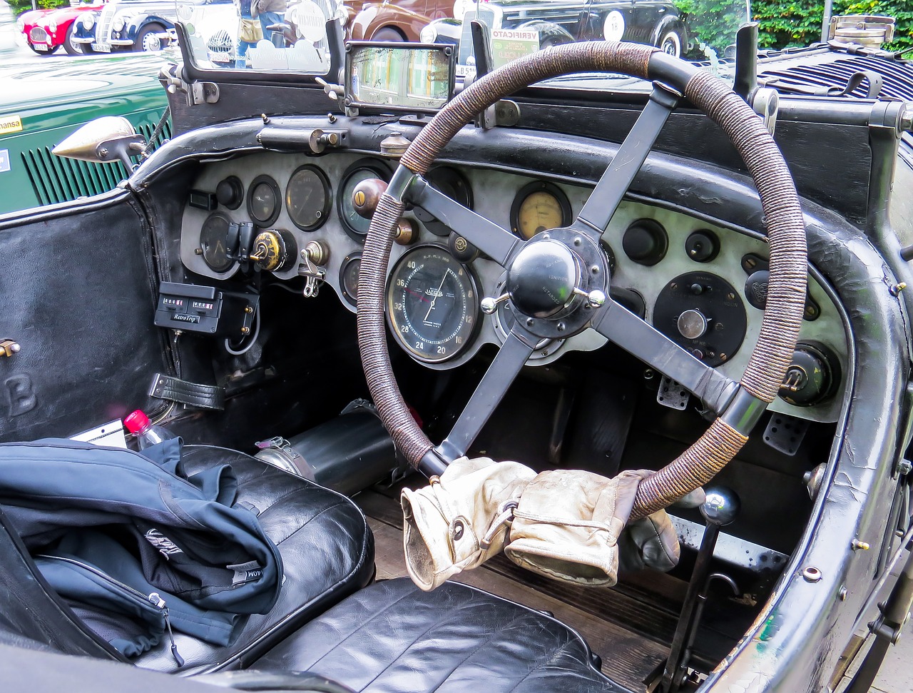 oldtimer steering wheel automotive free photo
