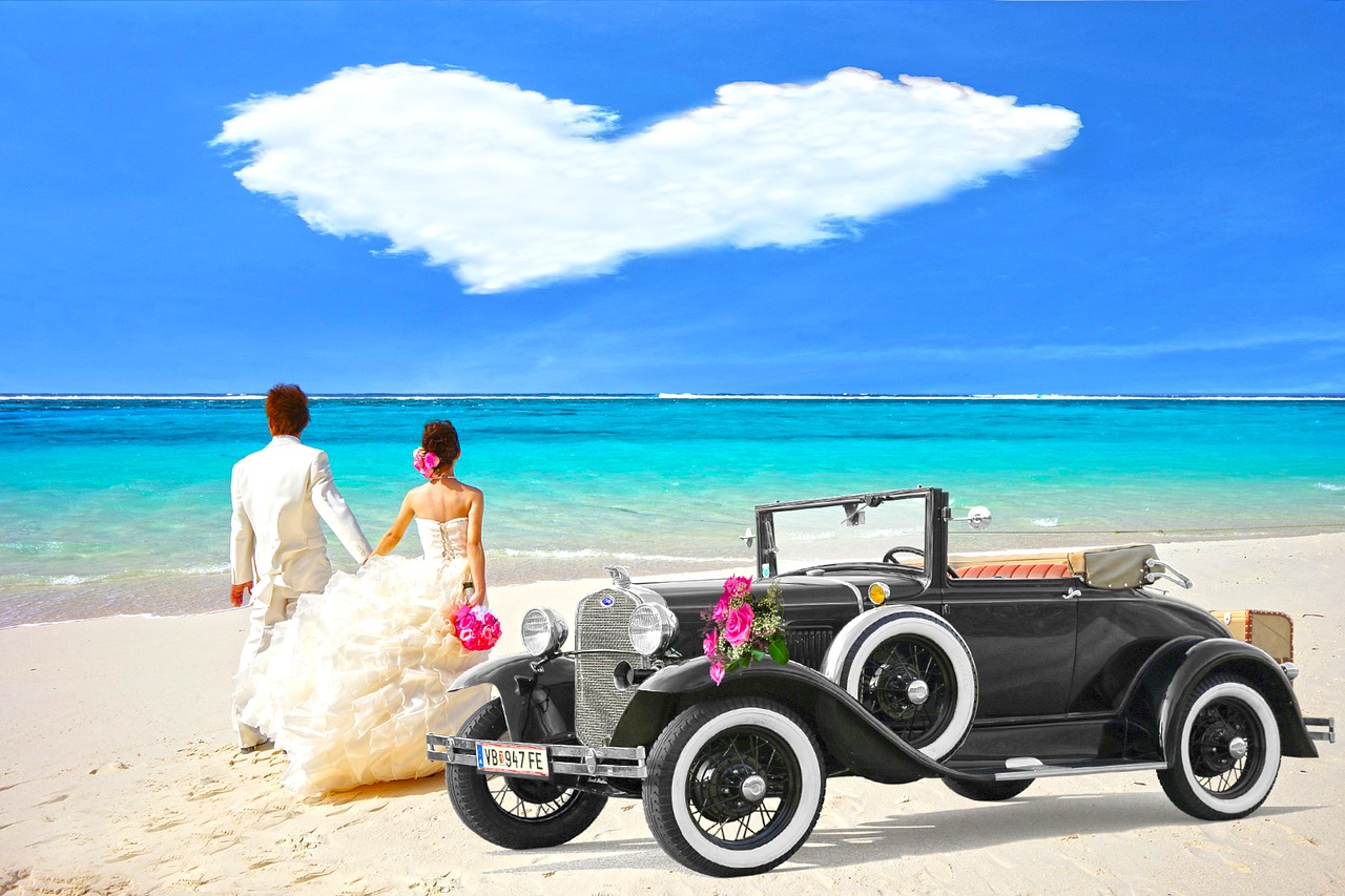 oldtimer bride and groom clouds of heart free photo