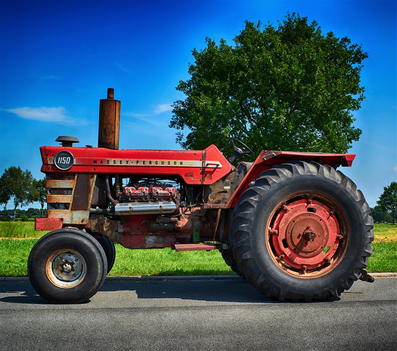 oldtimer  tractors  tractor free photo