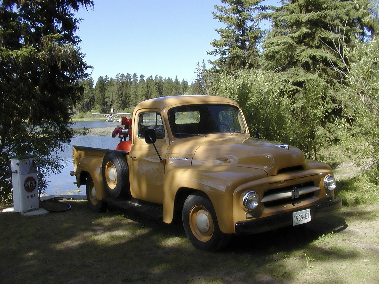 oldtimer yellow truck free photo