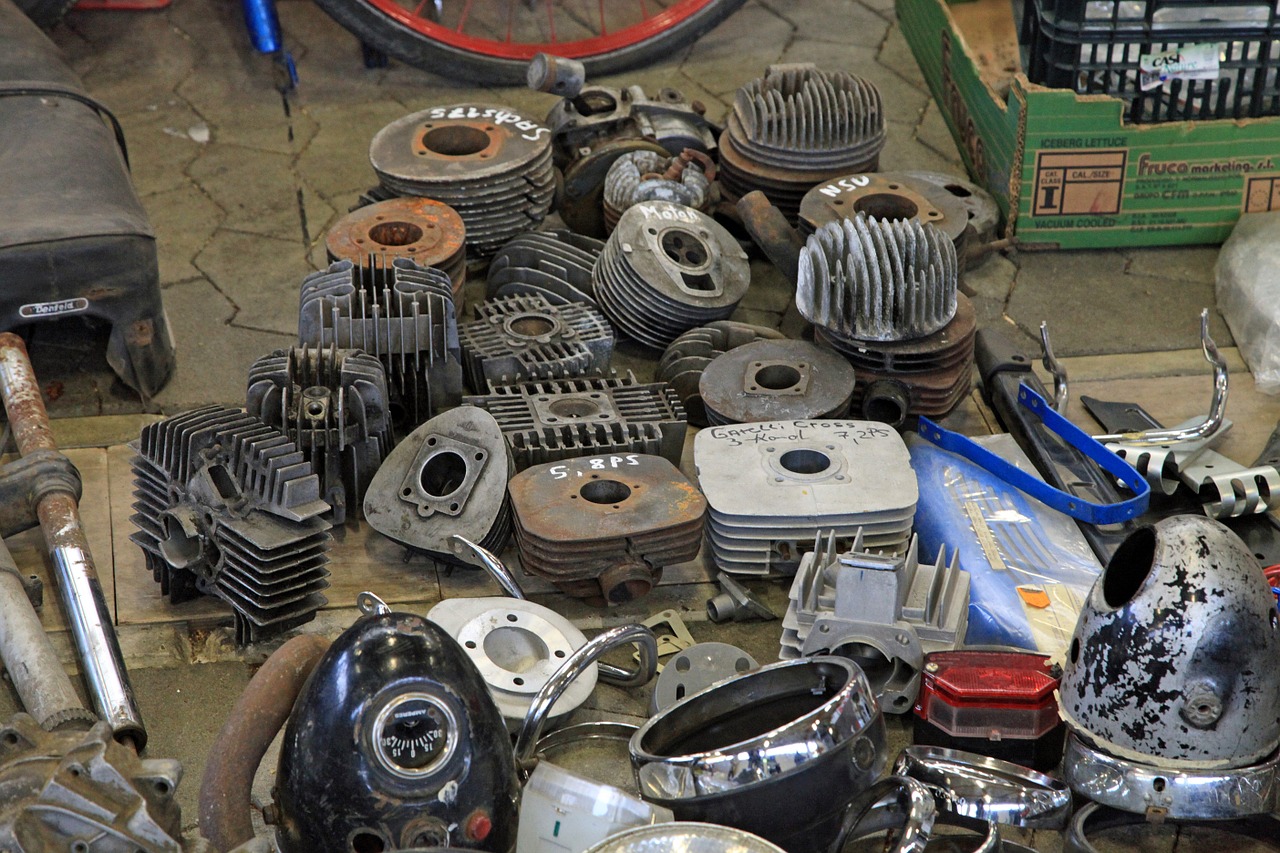 oldtimer spare parts metal free photo