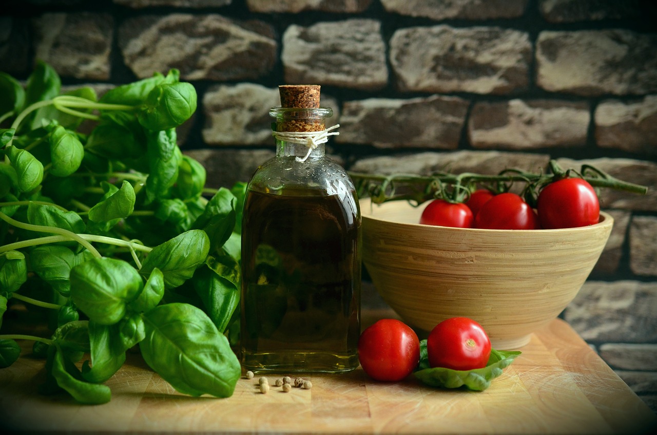 olive oil tomatoes basil free photo