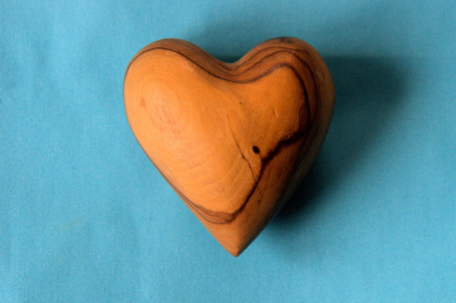 olive wood heart free photo