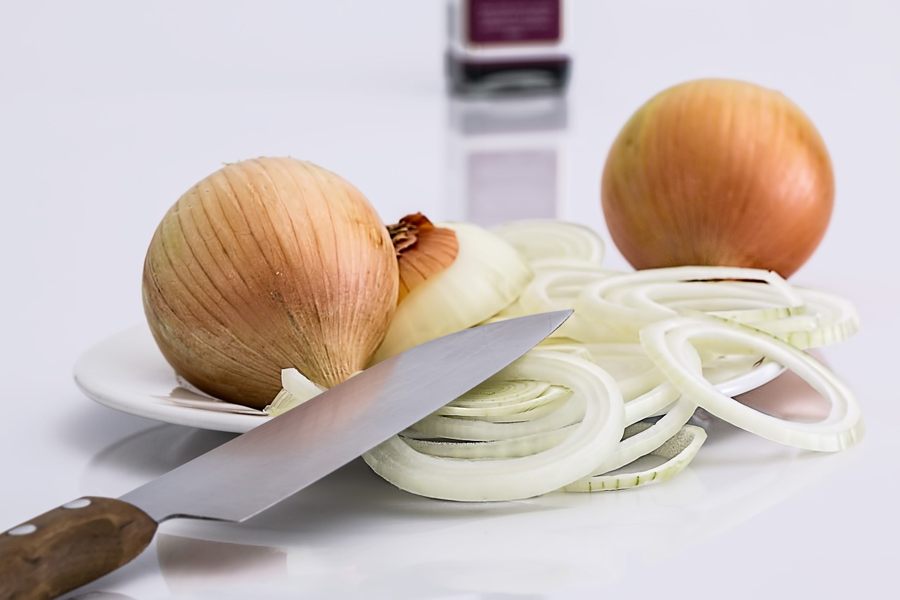 onion slice knife free photo