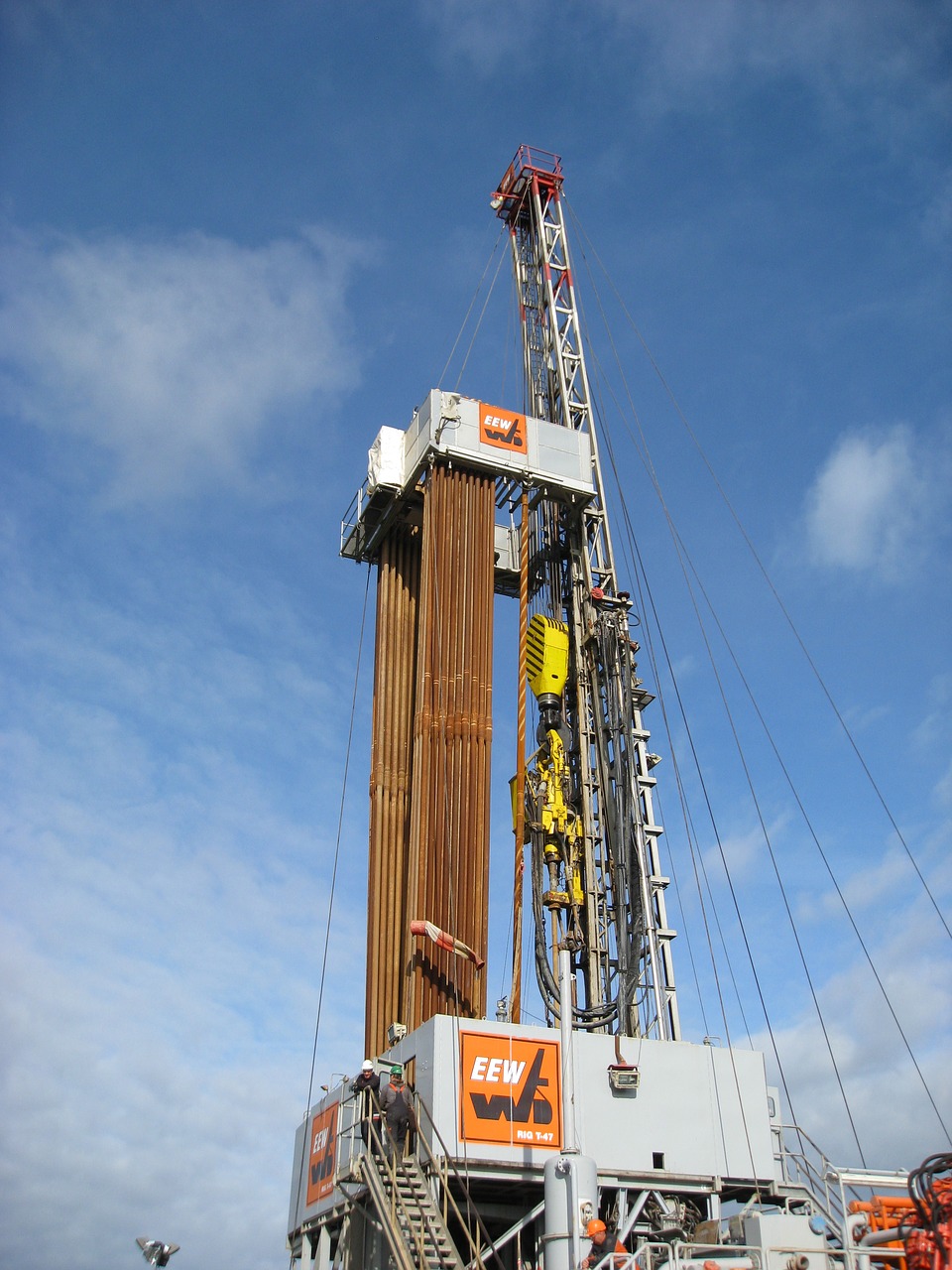 onshore drilling rig free photo