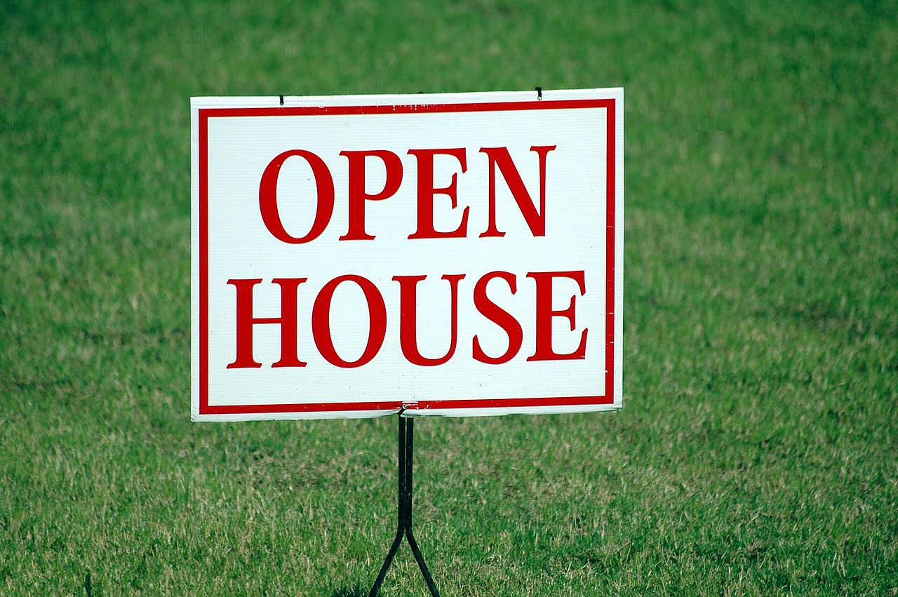 open house sign for sale free photo