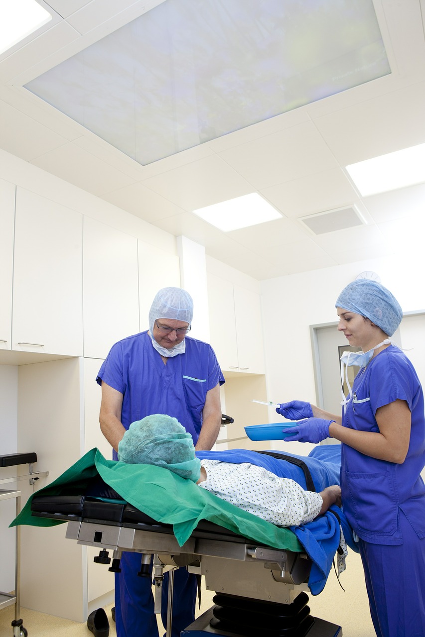 operation operating room doctor free photo