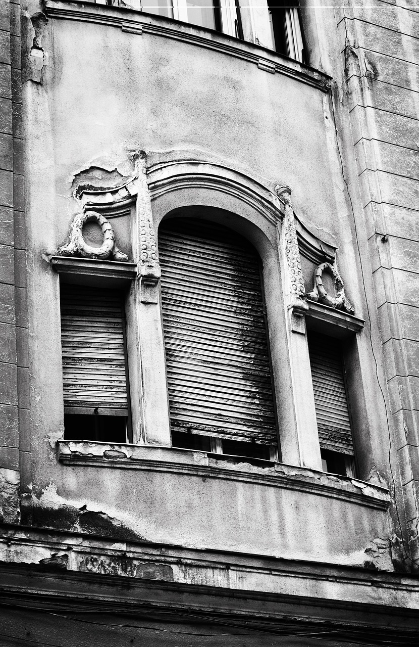 oradea romania window free photo