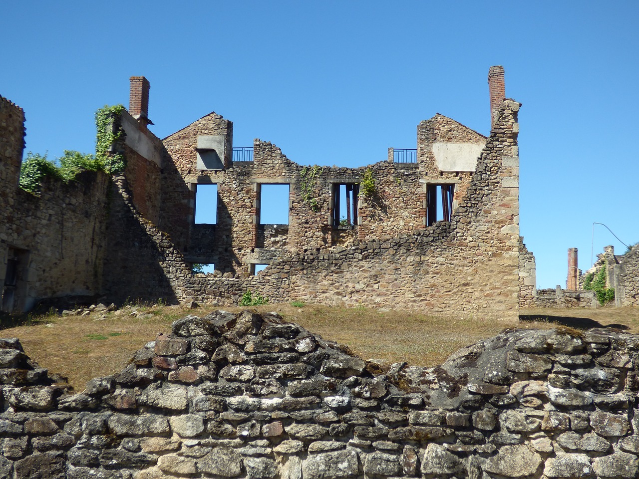 oradour-sur-glane war destroyed free photo
