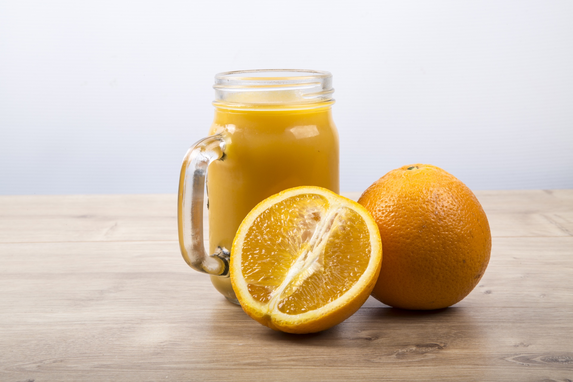 Сок при температуре можно. Апельсиновый сок. Касторка с апельсиновым соком. Стакан апельсинового сока. Касторовое масло с апельсиновым соком.