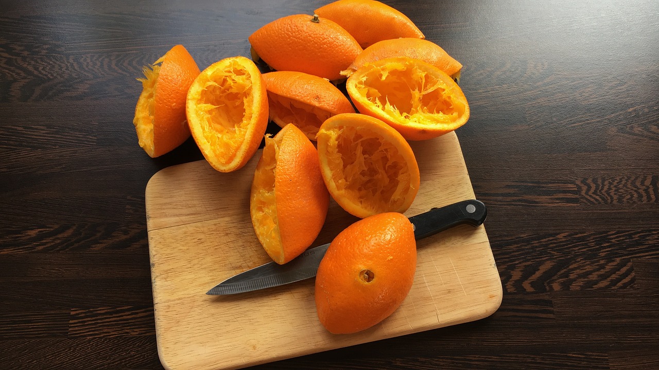 oranges presses knife free photo