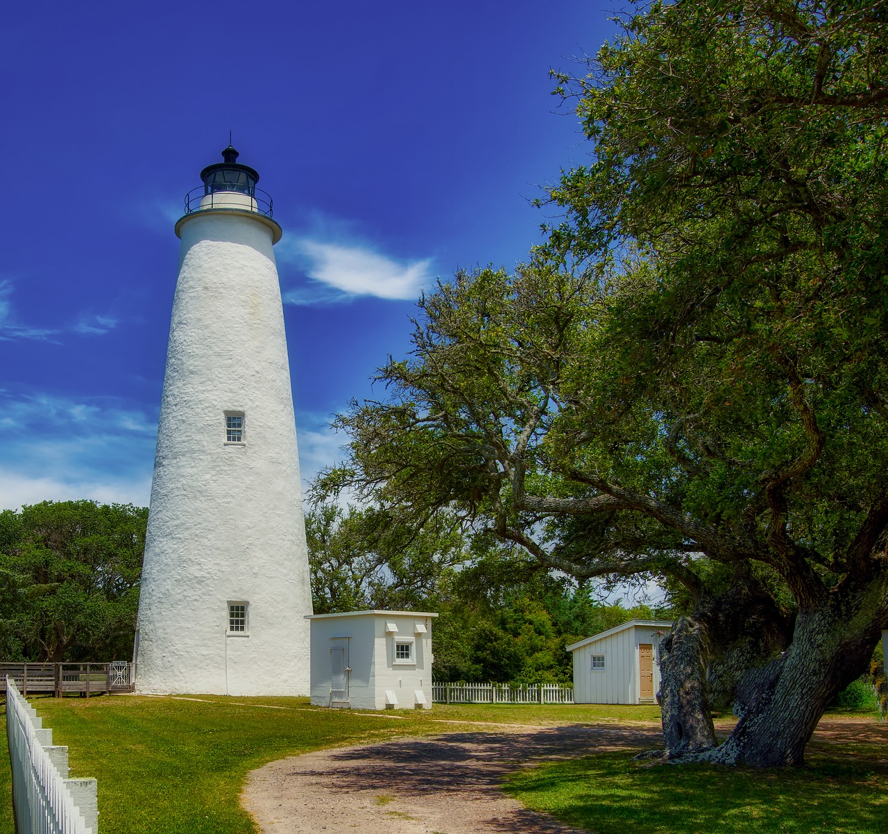 orcracoke lighthouse  landmark  historic free photo