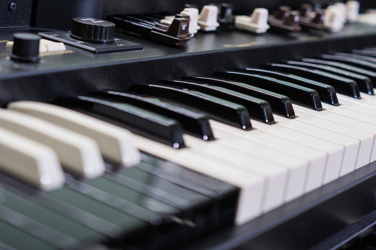 organ electronic organ musical instrument free photo