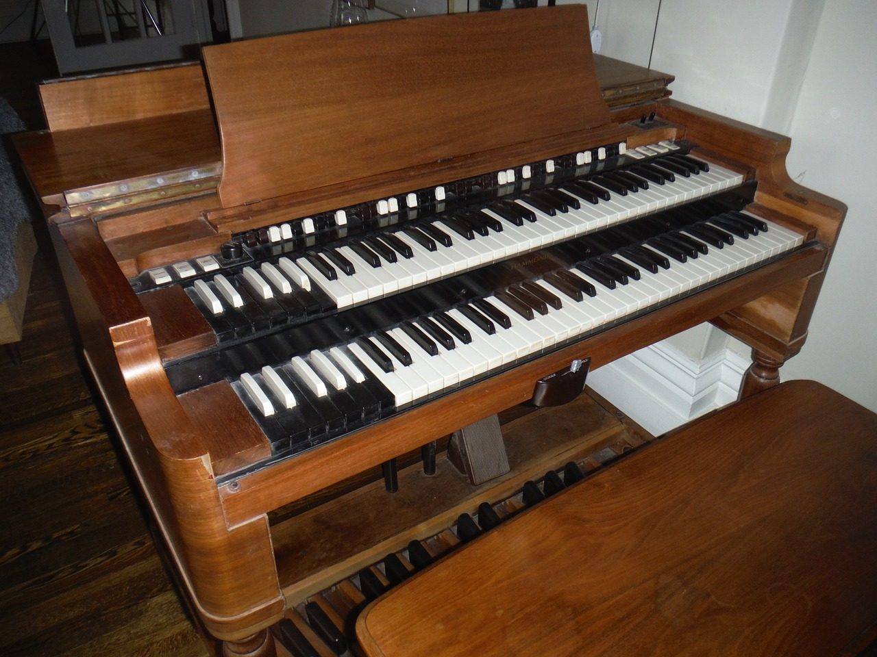 organ music bench free photo