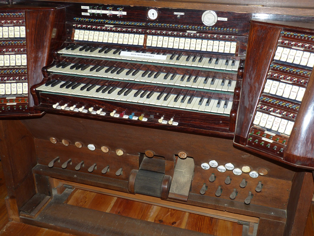 organ instrument keyboard free photo