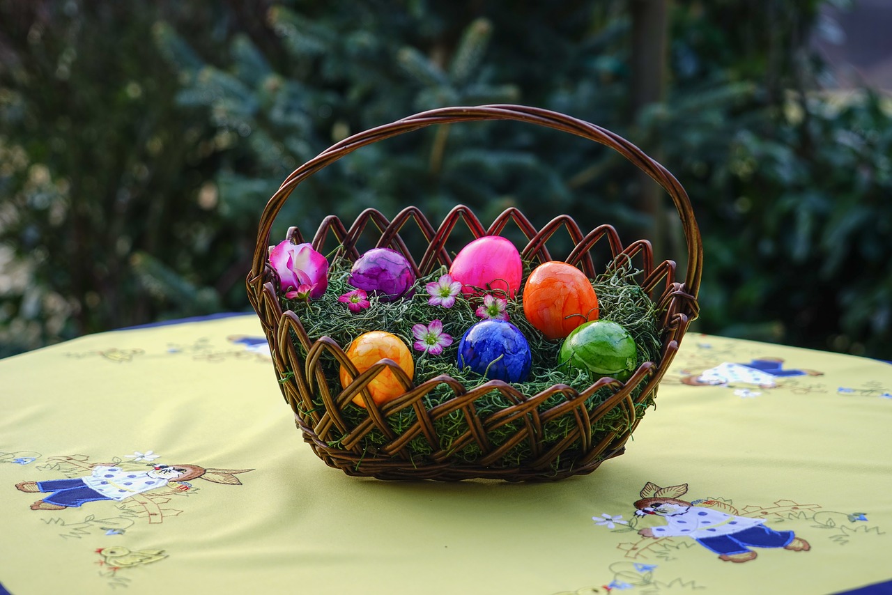 osterkorb easter eggs colorful eggs free photo