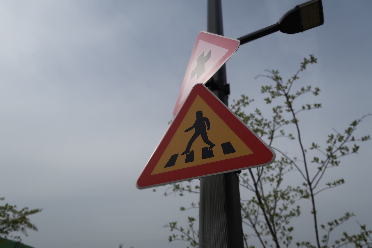 outdoors  signs  pedestrian crossing free photo