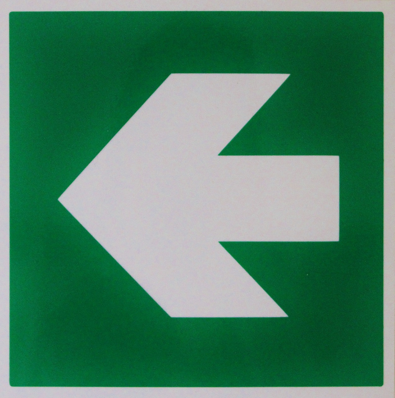 output direction sign green free photo
