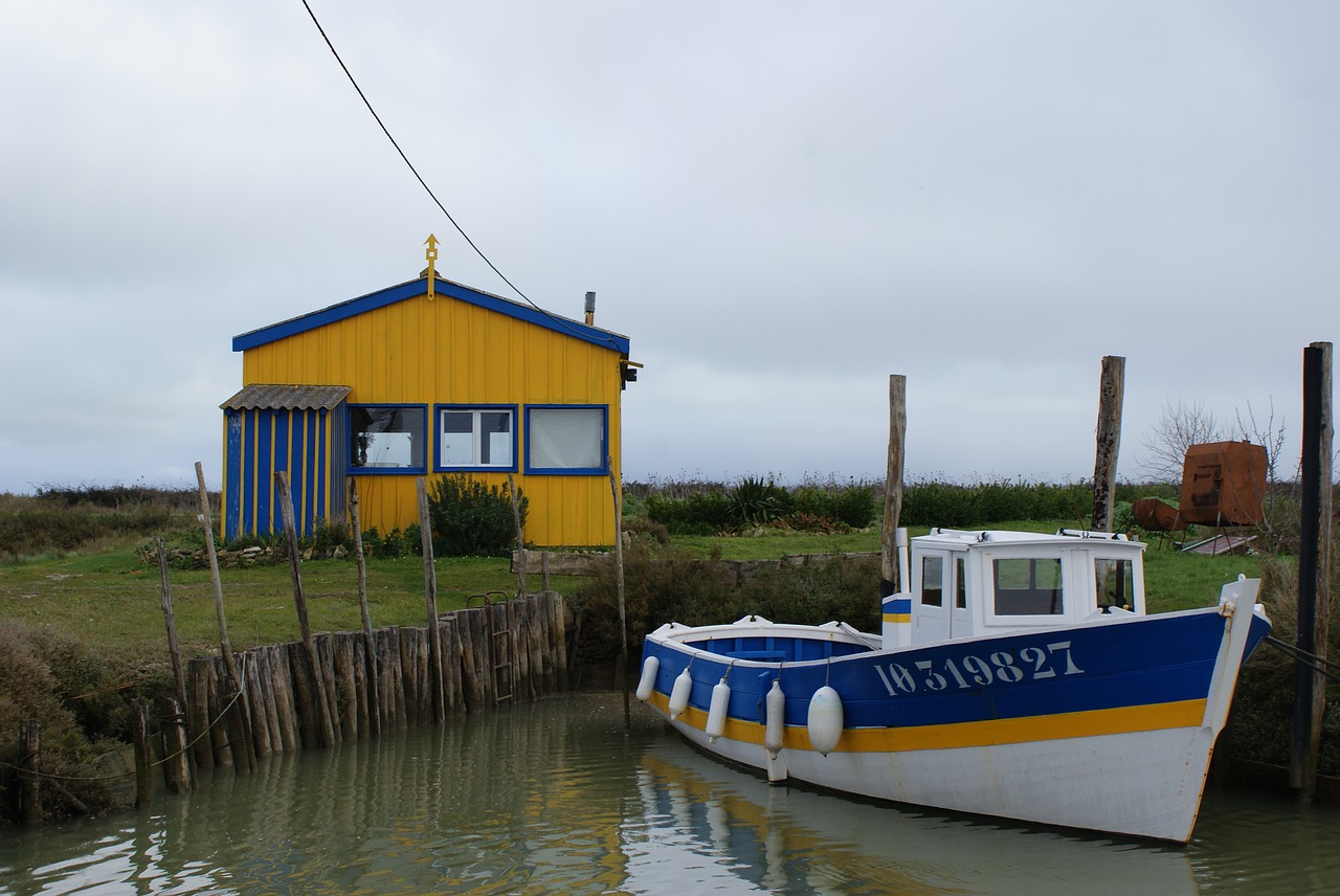 oyster hut boat dolus d'oléron free photo