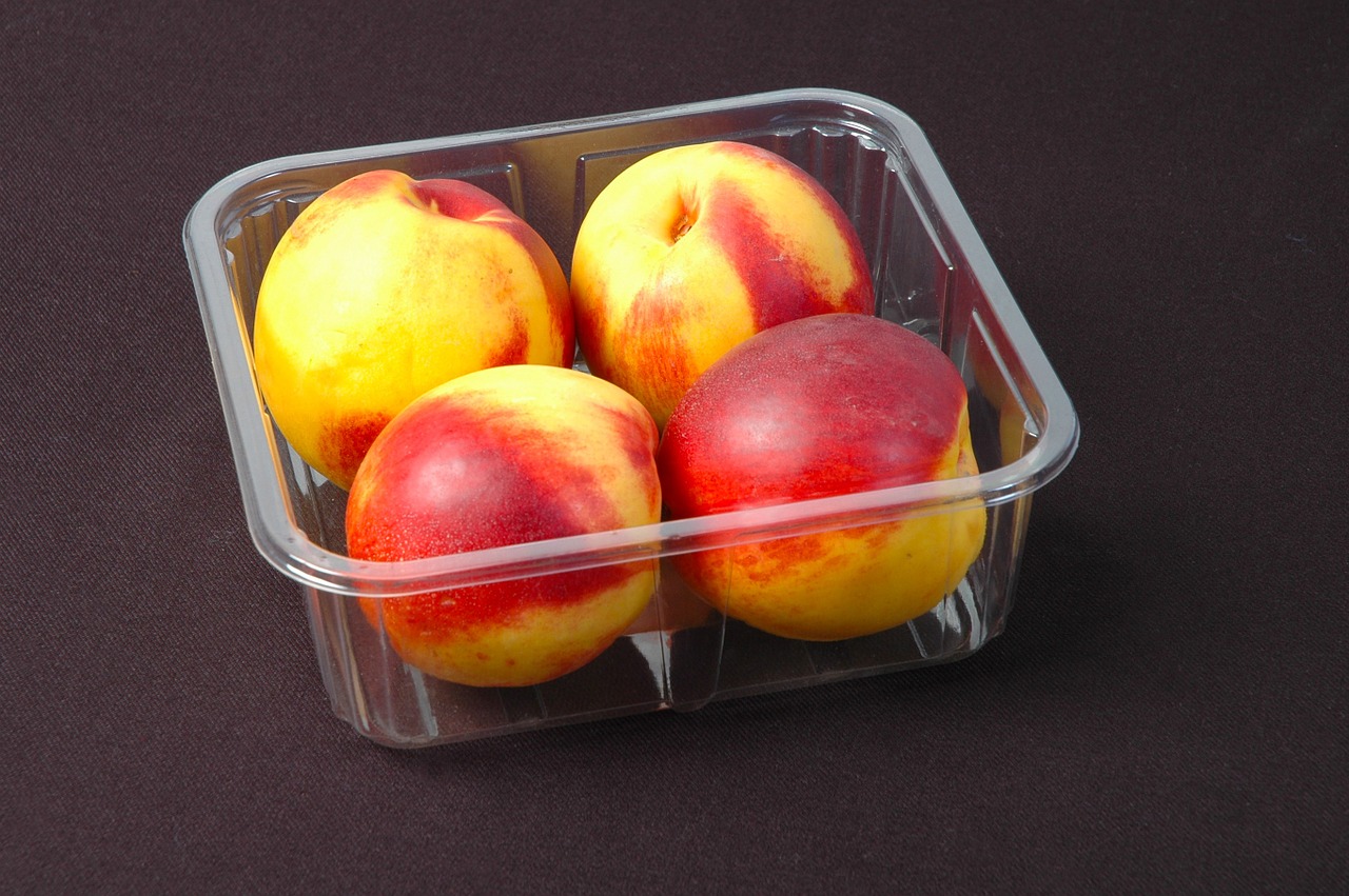 packing fruit plastic box free photo