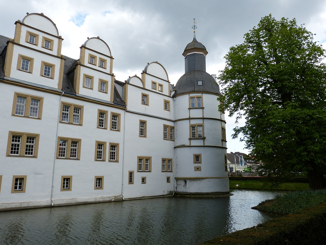 paderborn castle neuhaus free photo