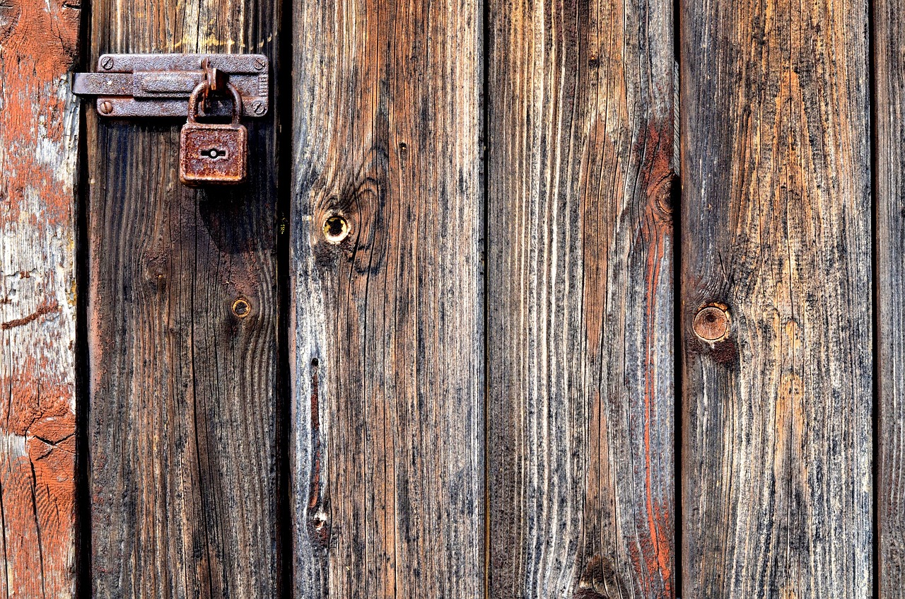 padlock door lock old door free photo