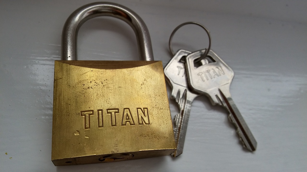 padlock keys titan free photo