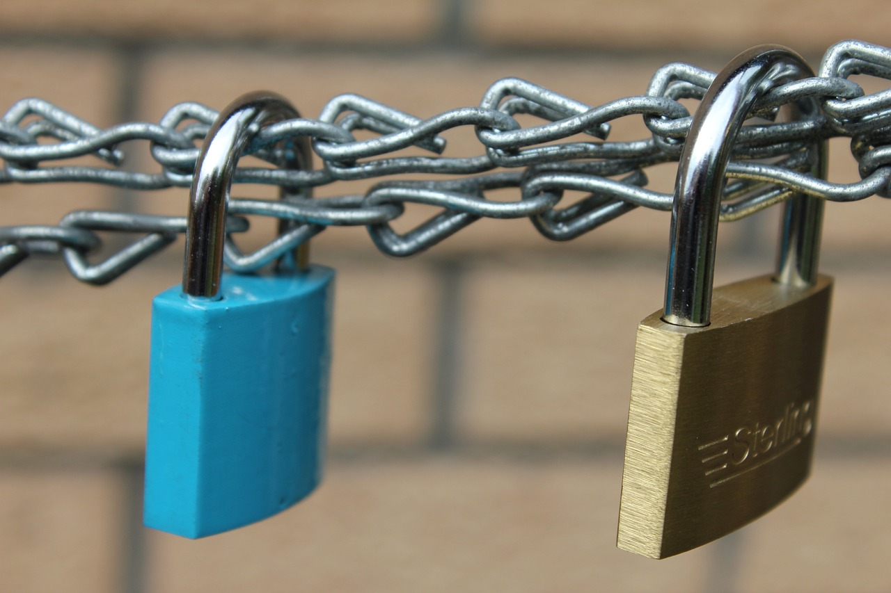 padlock secure chain free photo