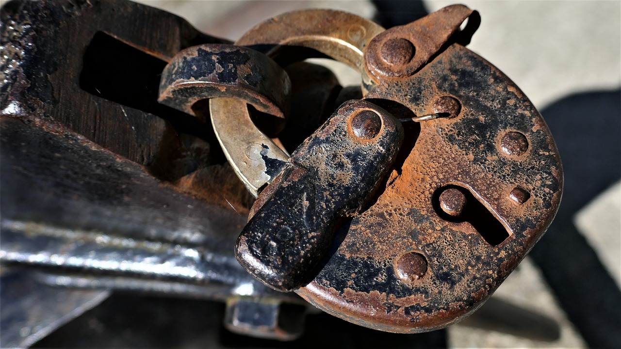 padlock old rusted free photo