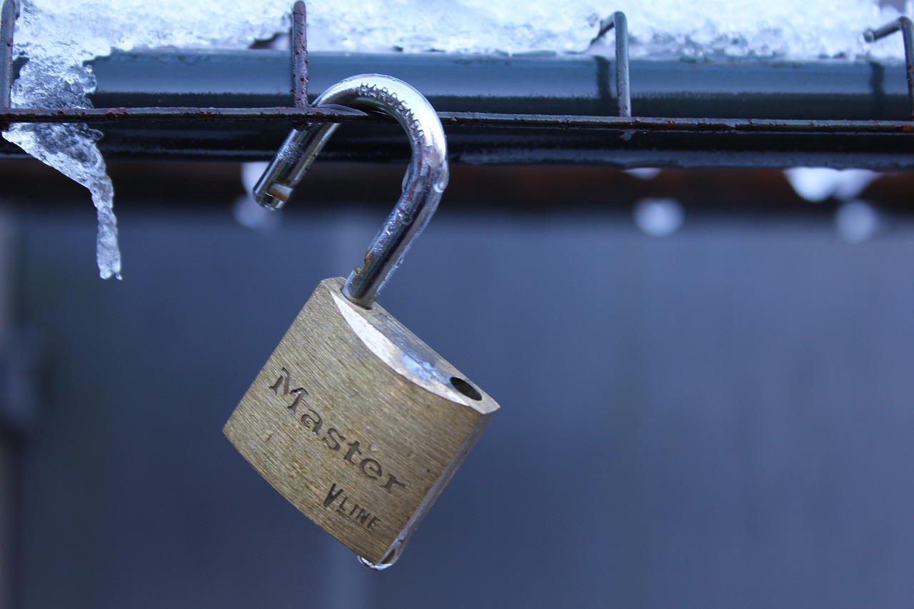 padlock icicle ice free photo