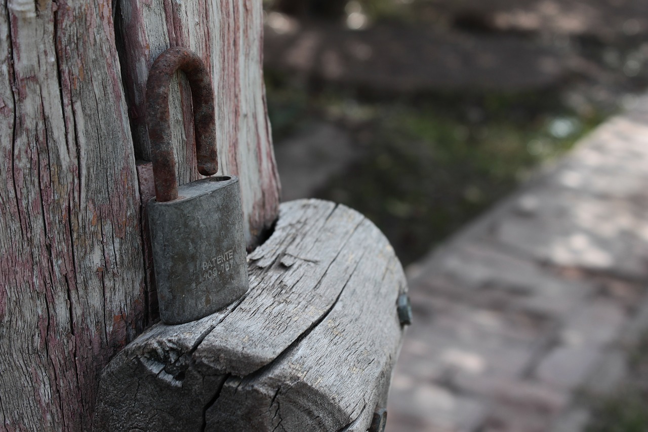 padlock old metal free photo