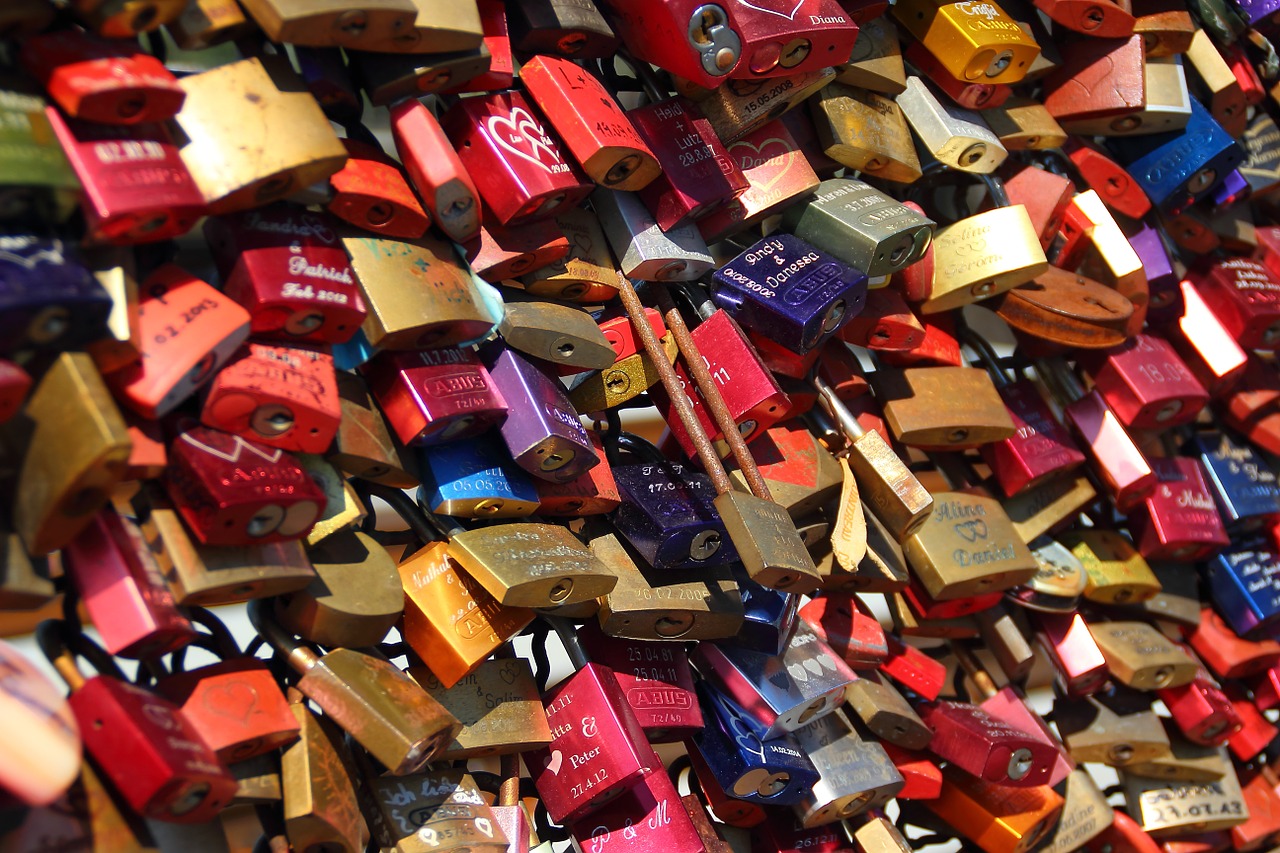 padlocks completed castles free photo