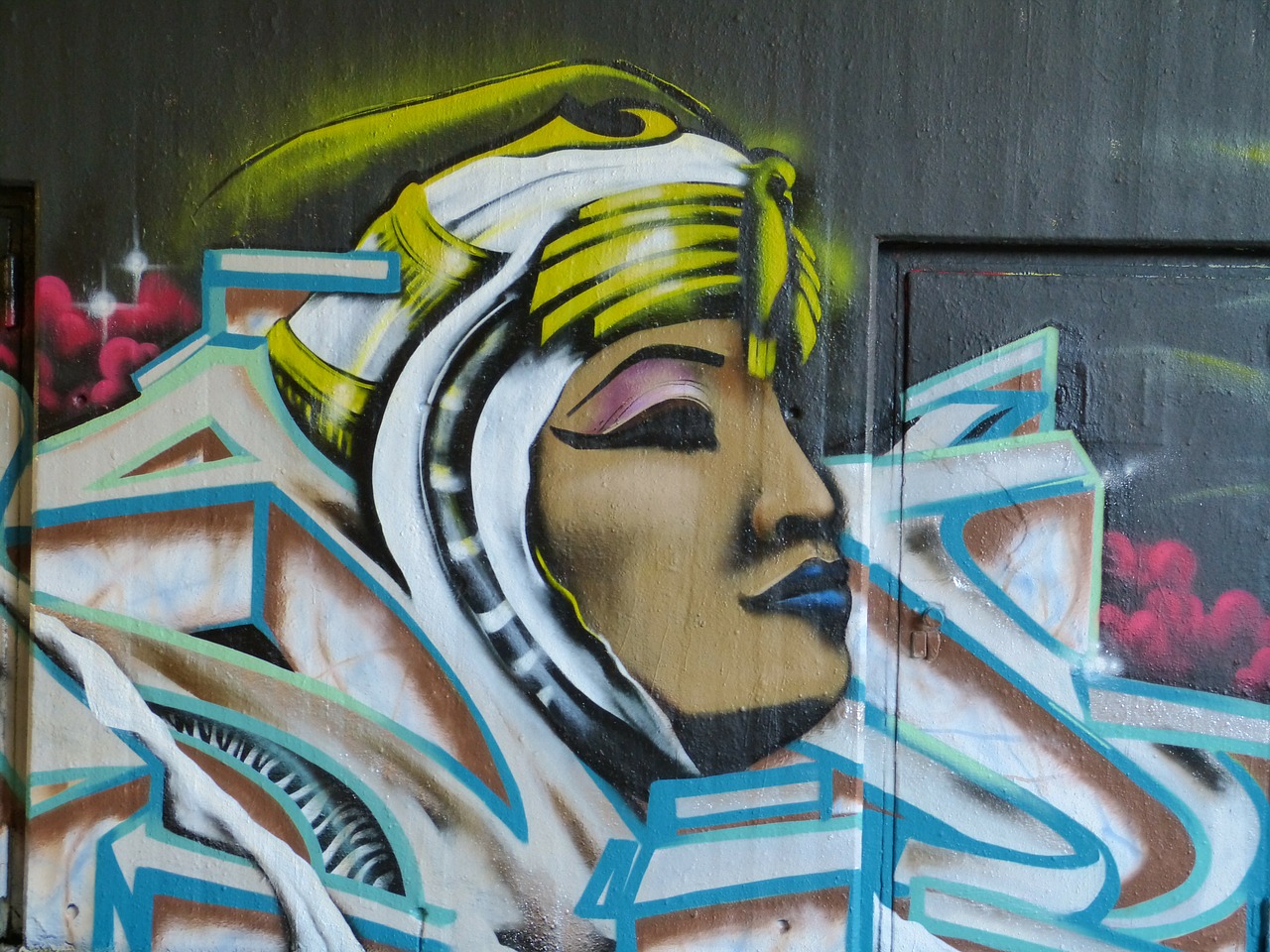 painting graffiti face free photo