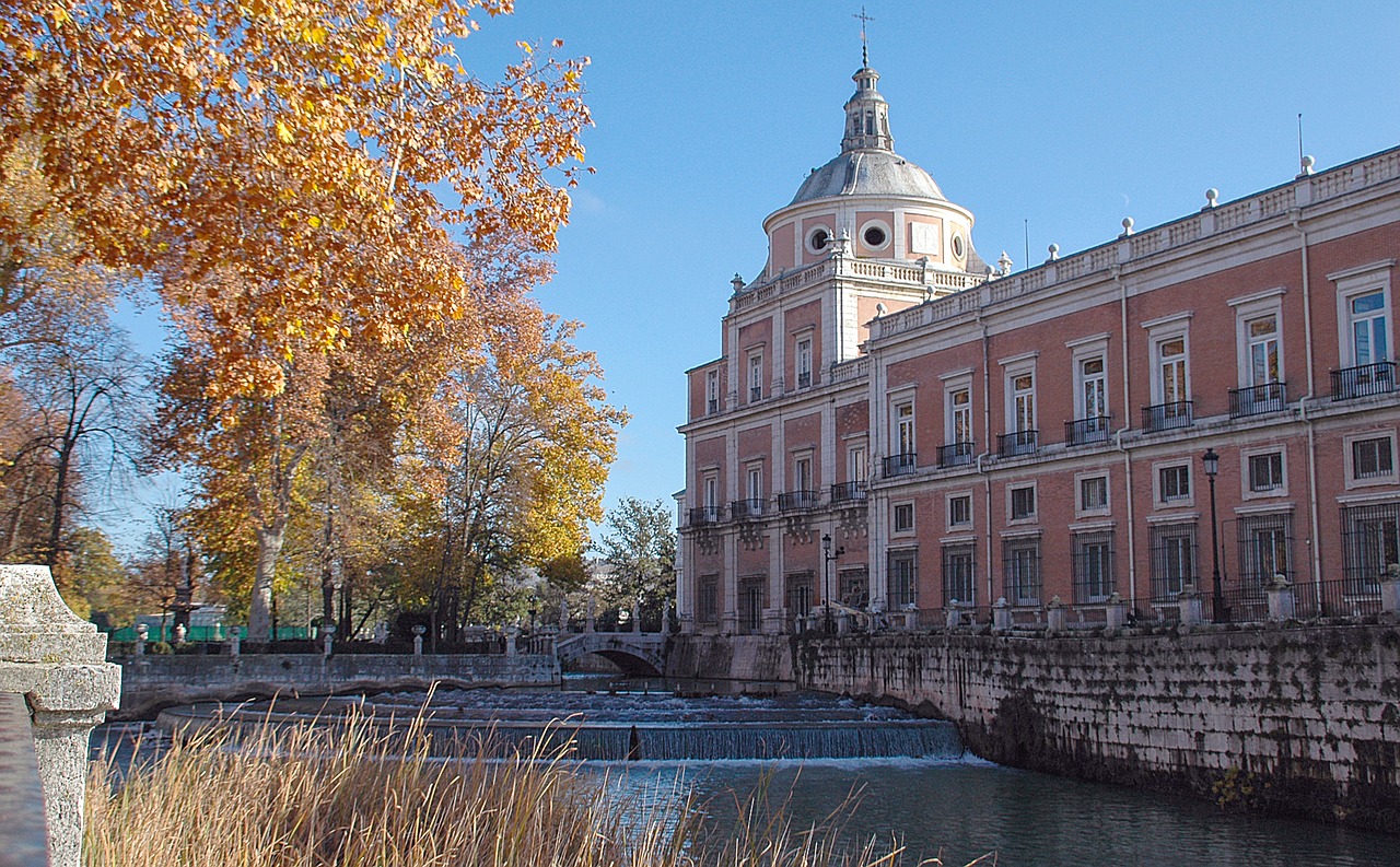 palace aranjuez  monument  madrid free photo