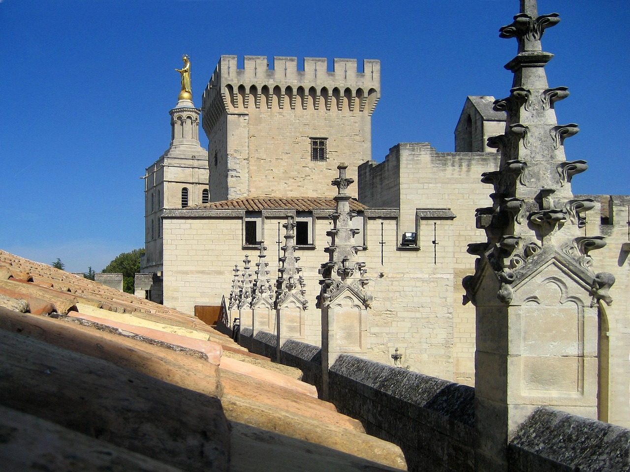 palace of the popes avignon vaucluse free photo