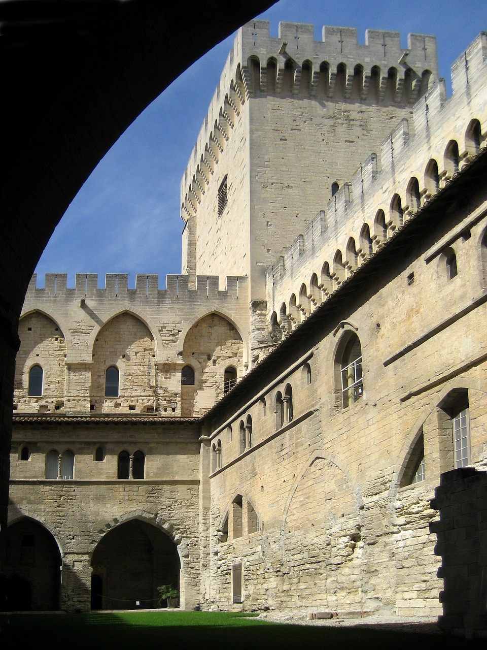 palace of the popes avignon vaucluse free photo