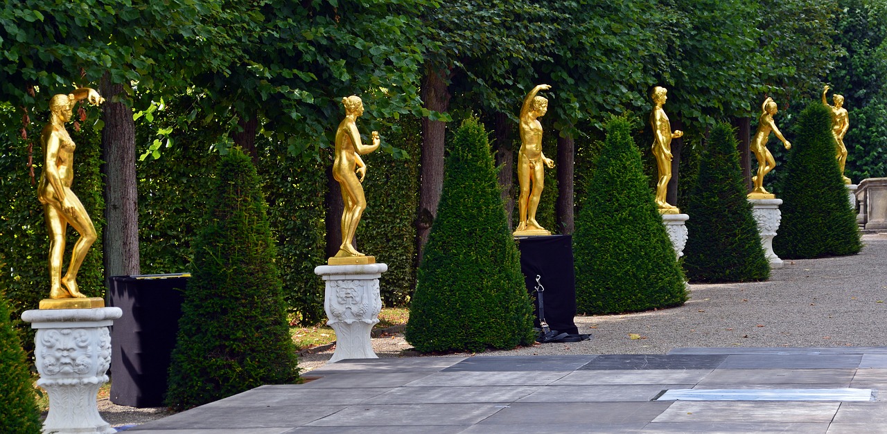 panorama statues gold free photo