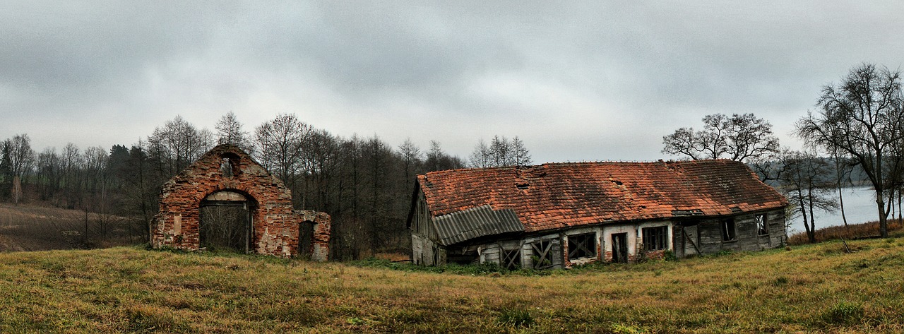 panorama  the ruins of the  manor house free photo