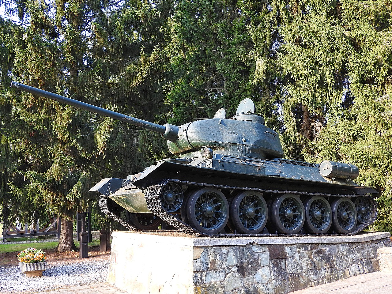 panzer t-34 war memorial free photo